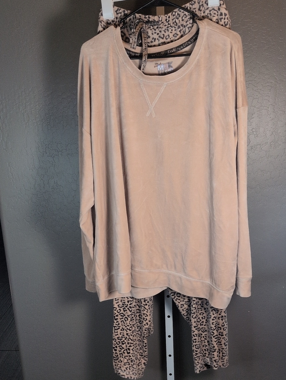 Muk Luks Velour Tan Leopard Long Sleeve Lounge PJs 3X Women's NWOT - Picture 2 of 8